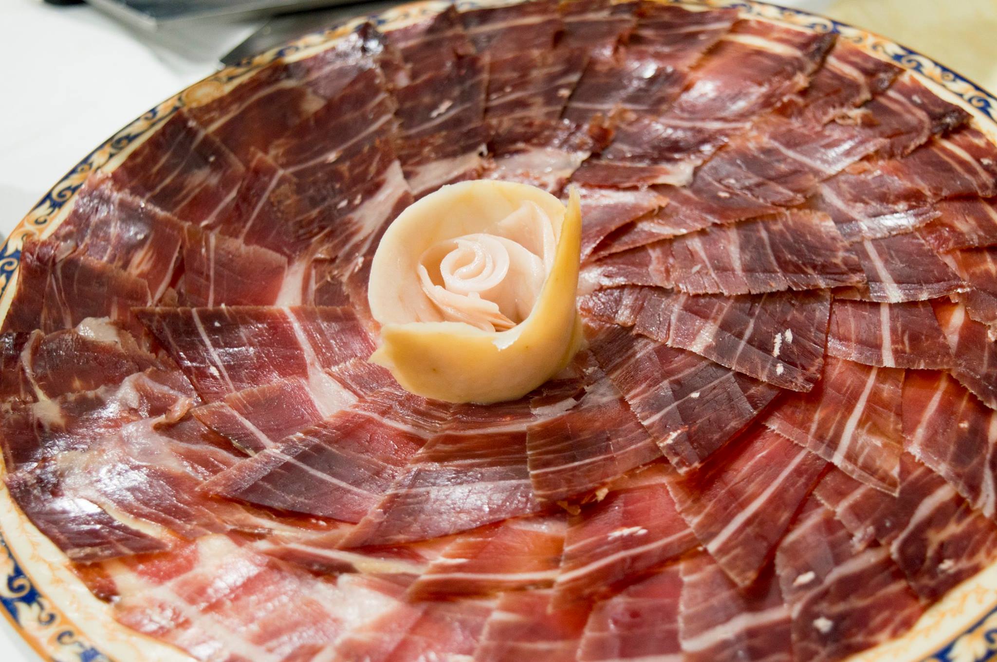 PRESENTACION PLATO JAMON VINITERRANEUS