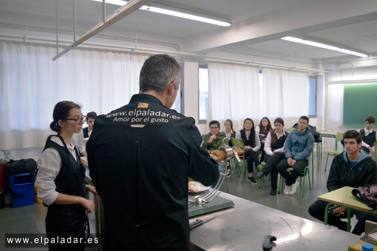 curso corte jamón alumnos de hostelería Mª Cardona