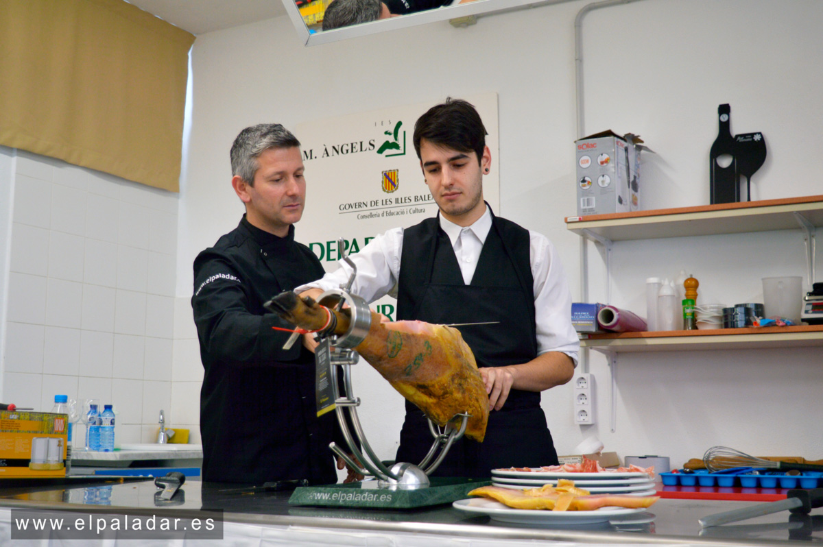 curso corte jamón alumnos de hostelería Mª Cardona