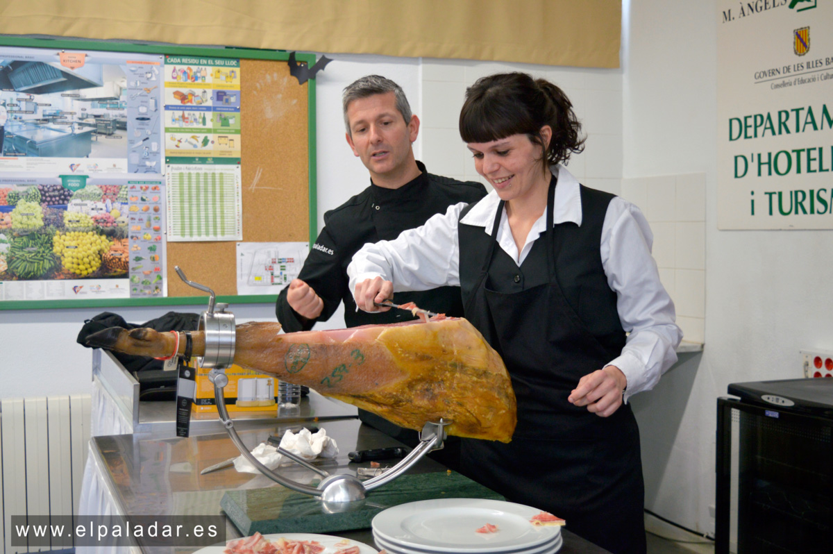 curso corte jamón alumnos de hostelería Mª Cardona