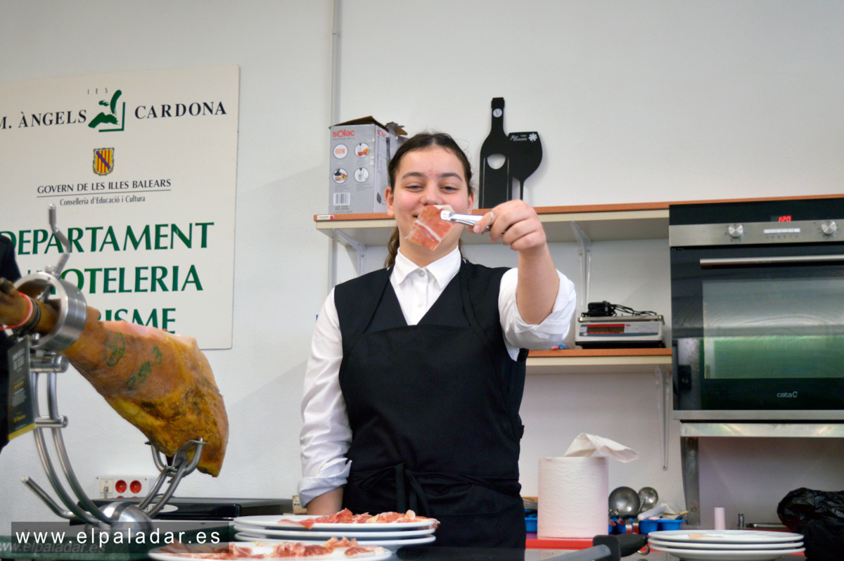 curso corte jamón alumnos de hostelería Mª Cardona