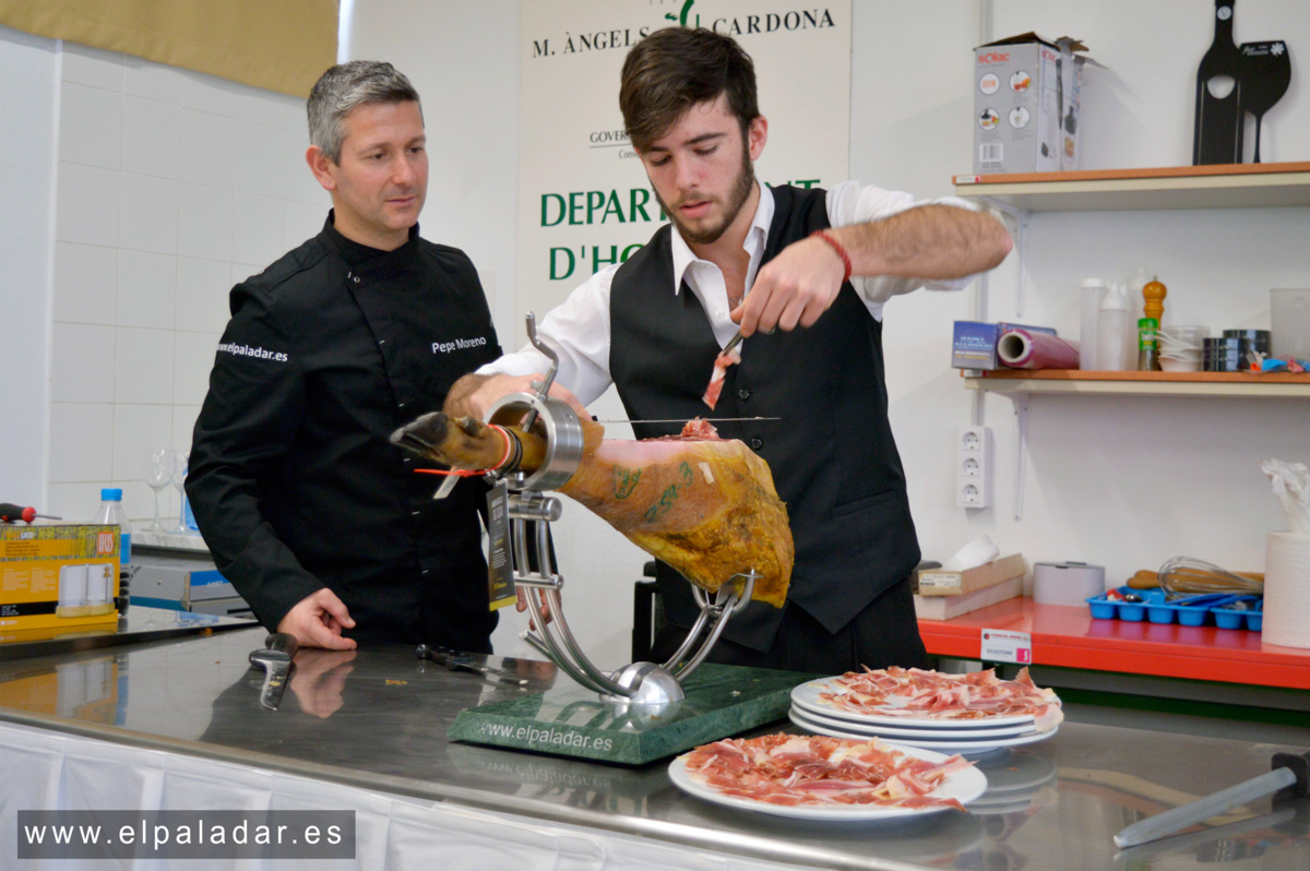 curso corte jamón alumnos de hostelería Mª Cardona