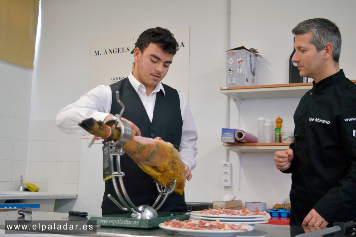 curso corte jamón alumnos de hostelería Mª Cardona