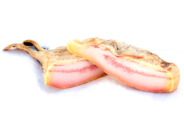 papada de cerdo curada