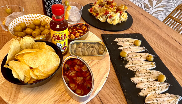 Aperitivos fríos con alma gourmet: lo que sí funciona cuando tienes invitados