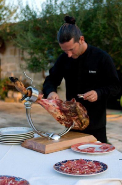 Como cortar un Jamón Ibérico por Pepe Moreno Como cortar un Jamón Ibérico por Pepe Moreno