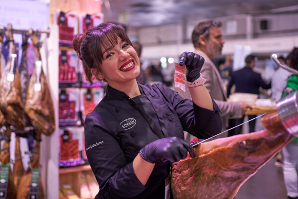 Post: ¿CÓMO ELEGIR EL MEJOR JAMONERO PROFESIONAL?