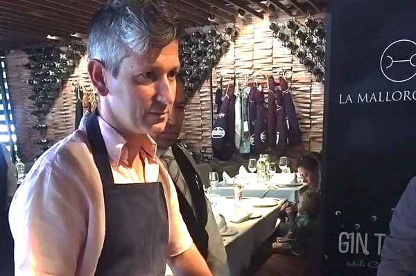 Post: Cortador de jamón a cuchillo Pepe Moreno en el restaurante La Mallorquina CDMX
