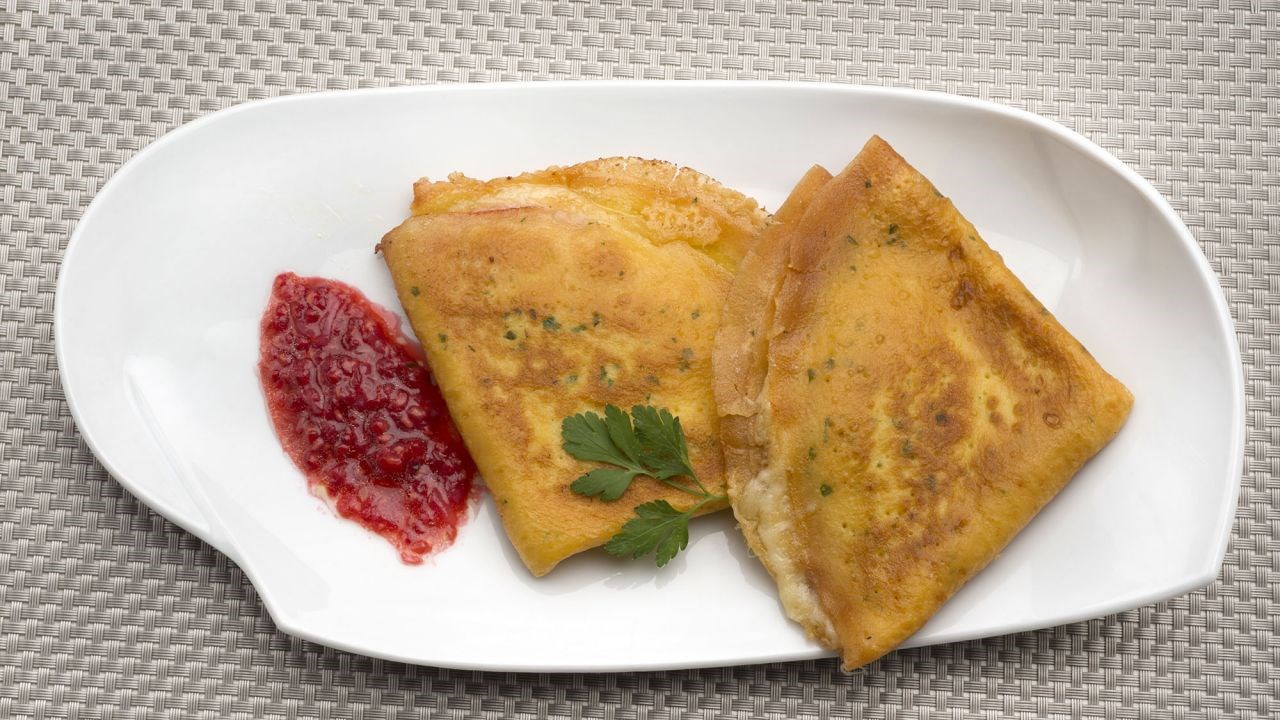 Post: Crepes de jamón y queso con salsa de frambuesas