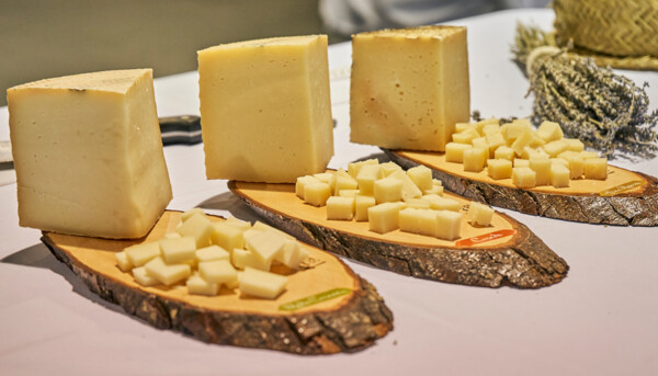 Post: Curiosidades Dehesa de Los Llanos Gran Reserva: El Mejor Queso del Mundo