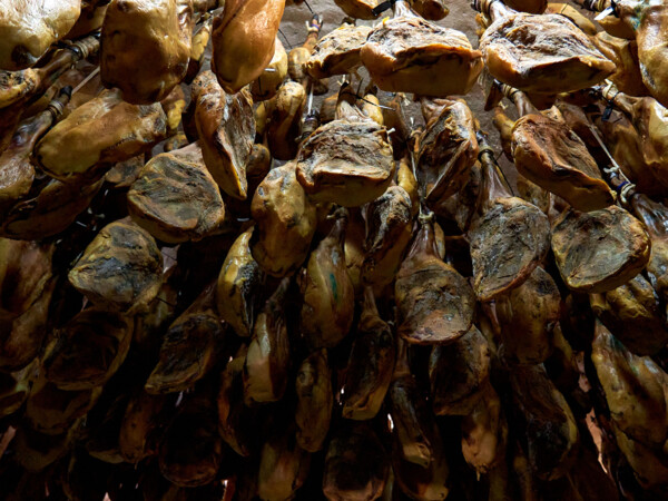 Post: Curiosidades Descubre los Secretos de los Mejores Jamones Ibéricos