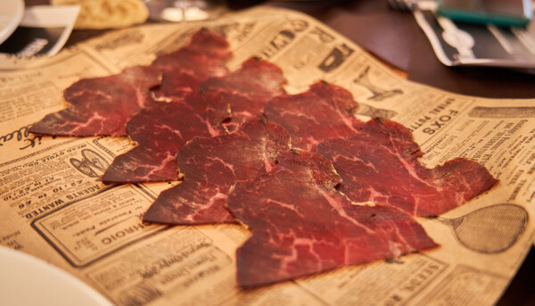 Post: Curiosidades Jamón Ibérico y Cecina de Vacuno: Salud y Sabor en Cada Loncha