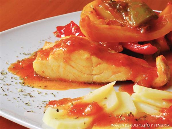 Receta de Bacalao con Pimientos y Salsa de Tomate