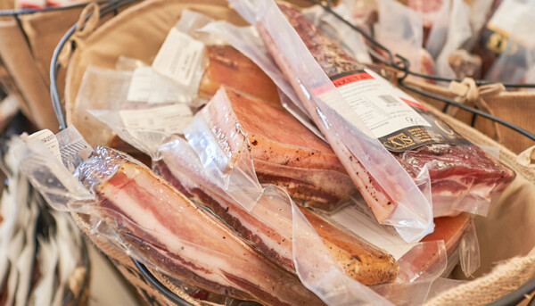 Sabores intensos del ibérico: panceta, papada y fuet, el alma curada de El Paladar