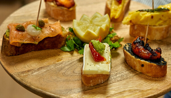 Post: Noticias Tapas gourmet, terraza y cerveza con regalo: el plan perfecto en Gastro Bar / El Club
