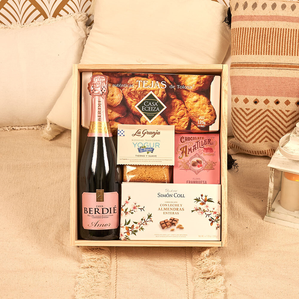 Caja regalo San Valentin, chocolates, cava, vino, mermelada, pate