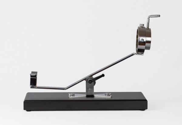 Jamonero Bello Aneto – DM lacado con sistema giratorio y basculante (500×200×340 mm) color negro (2)