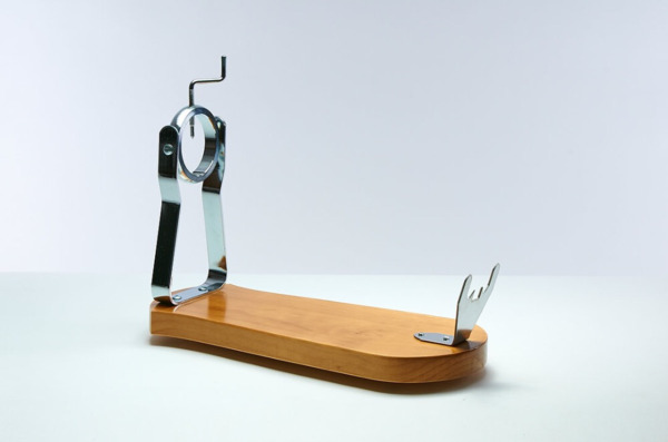 Jamonero Bello Kilimanjaro madera nogal 48x22 cm (1)