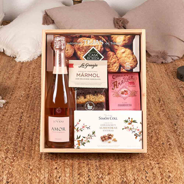 Lote Gour 300-25 — cava rosé, bombones, bizcocho y dulces