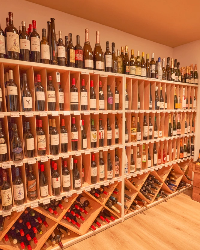 Wines, Champagne & Beverages